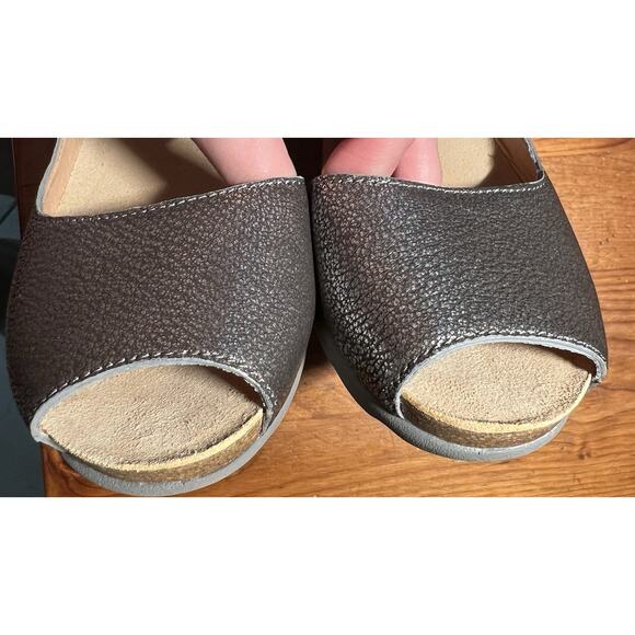 Dansko Marcy Peep Toe Leather Wedge Sandals Pewter Metallic Size 40 (9.5-10) - Picture 8 of 10